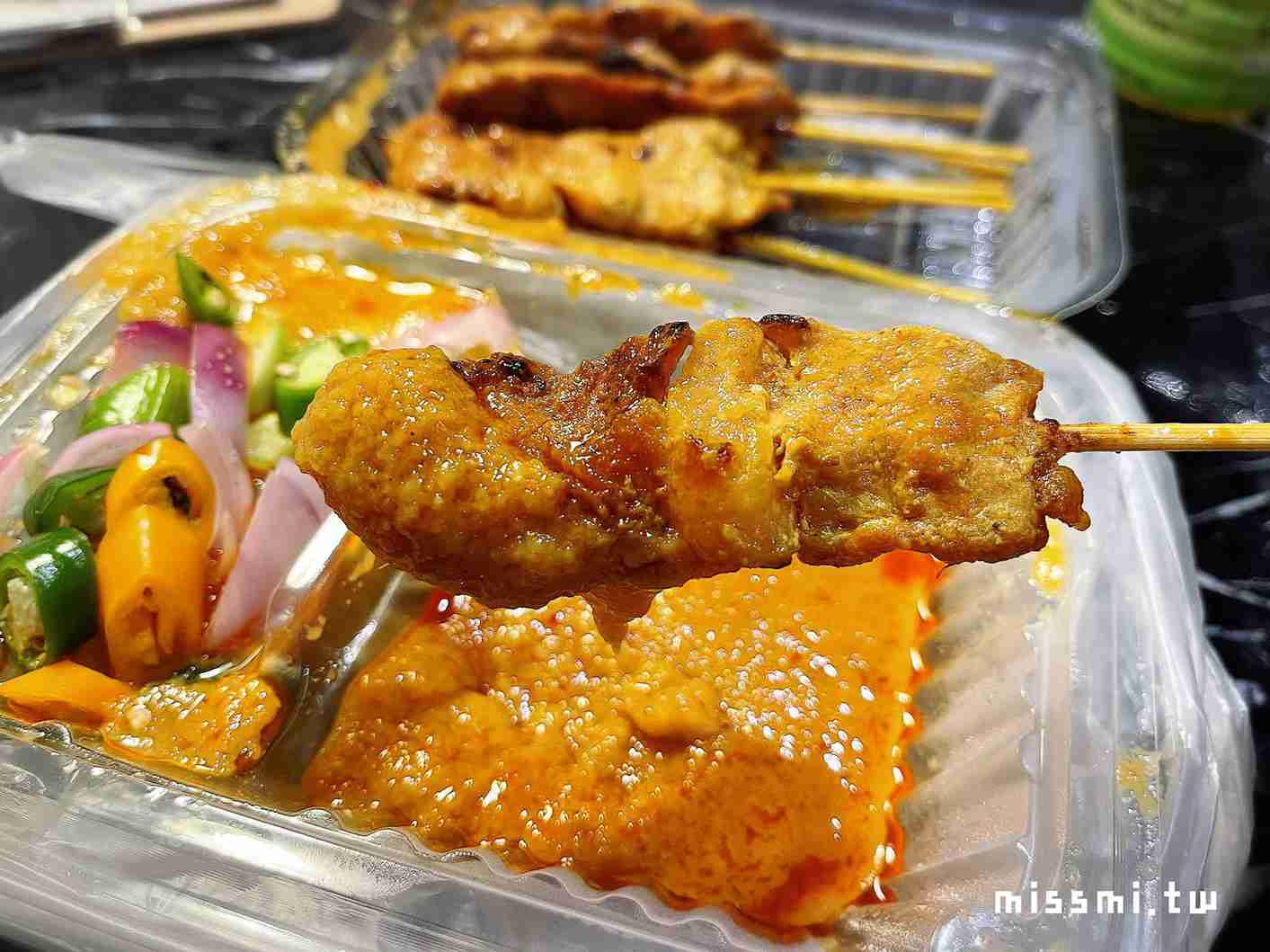 延伸閱讀：曼谷中國城夜色裡的炭火絮語：Moo Satay Plaengnam หมูสะเต๊ะแปลงนาม 超人氣沙嗲攤一串九元