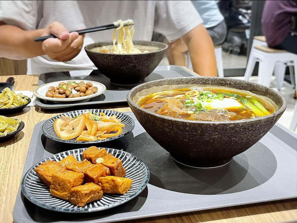 IG打卡美食,台中小吃,台中新店,台中牛肉麵,台中美食,台中美食推薦,台中餐廳,台式料理,文心崇德站美食,新竹牛肉麵