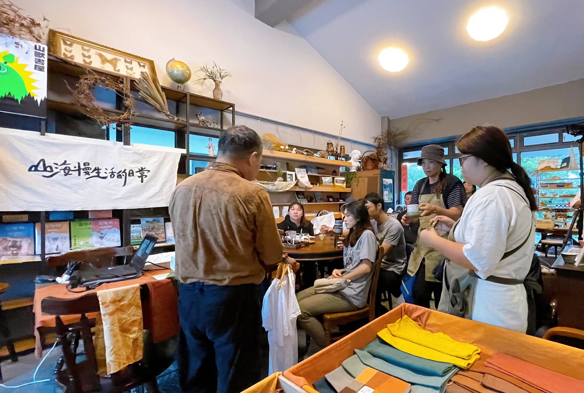 在情人湖敲山生,與泥土和植物低語|廖倫光博士帶領的北海岸民俗植物泥染紀實.首章 @蜜絲米的散步生活 @蜜絲米的散步生活