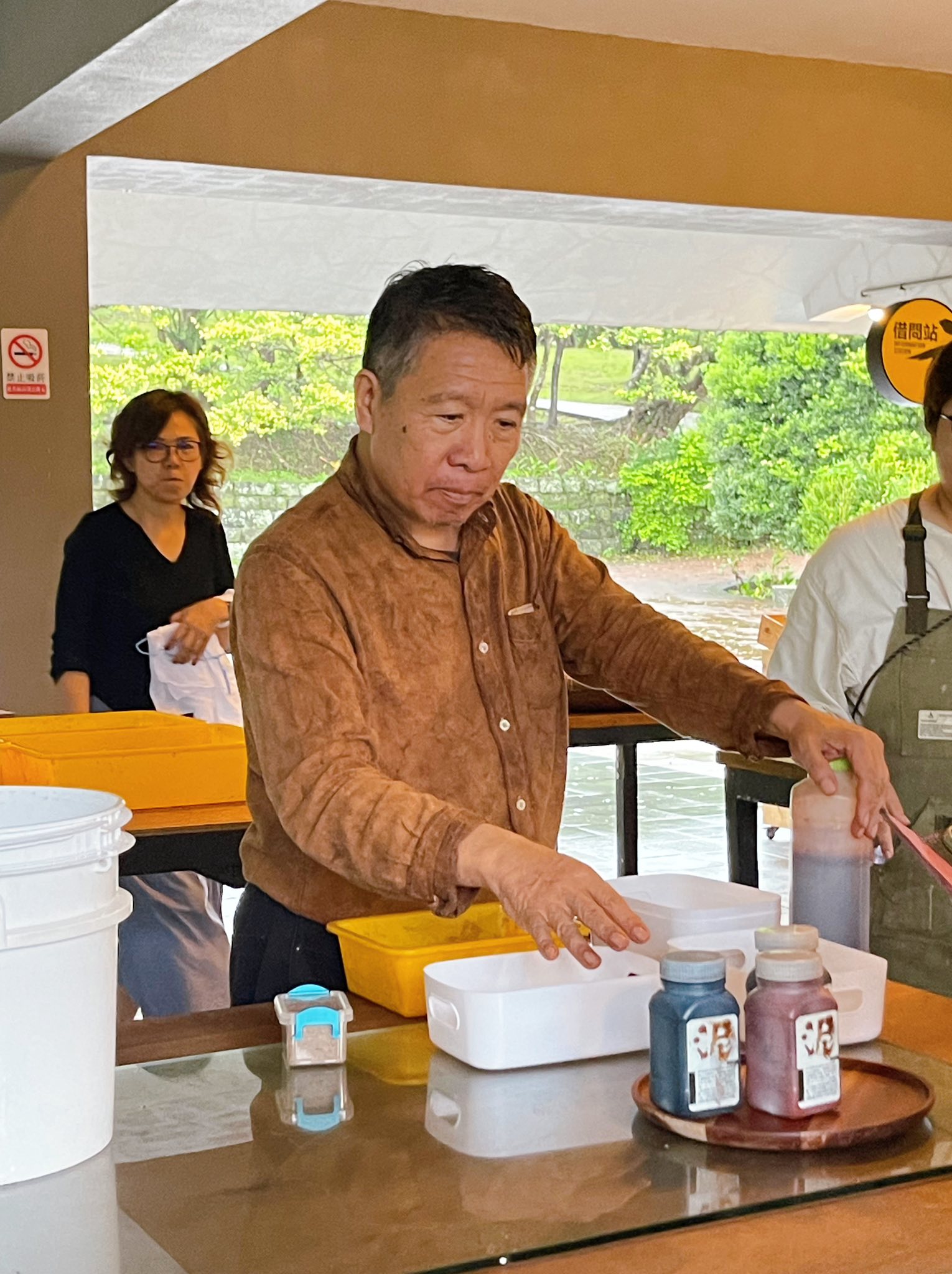 在情人湖敲山生,與泥土和植物低語|廖倫光博士帶領的北海岸民俗植物泥染紀實.首章 @蜜絲米的散步生活 @蜜絲米的散步生活
