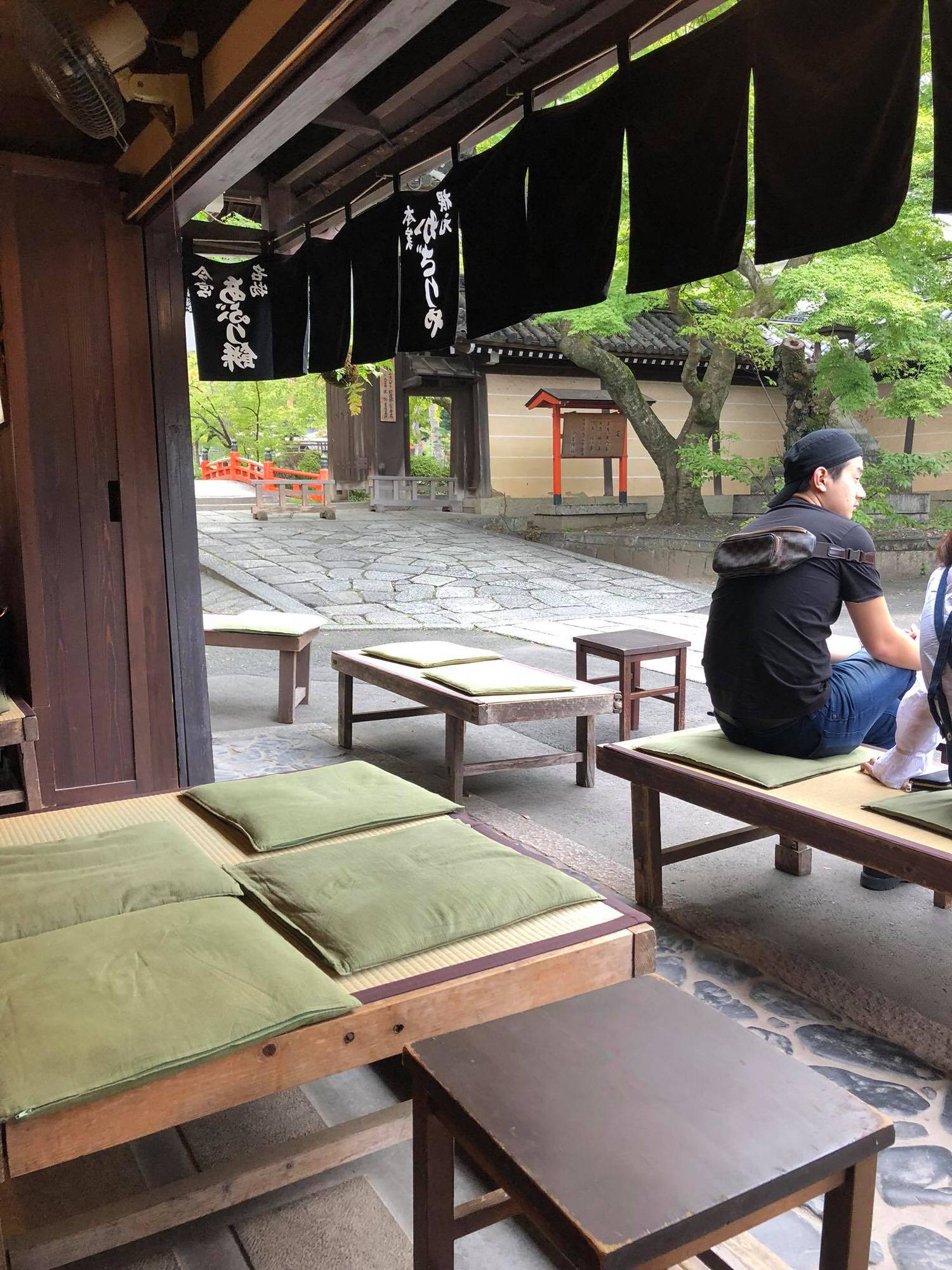 2026京都旅行,一文字屋和輔あぶり餅,京都今宮神社一和烤麻糬,京都北區觀光,京都千年老舖,京都和菓子,京都旅遊,京都景點,京都特色甜點,京都神社,京都美食,京都美食推薦,京都自由行,今宮神社,今宮神社參拜,日本神社,阿呆賢さん